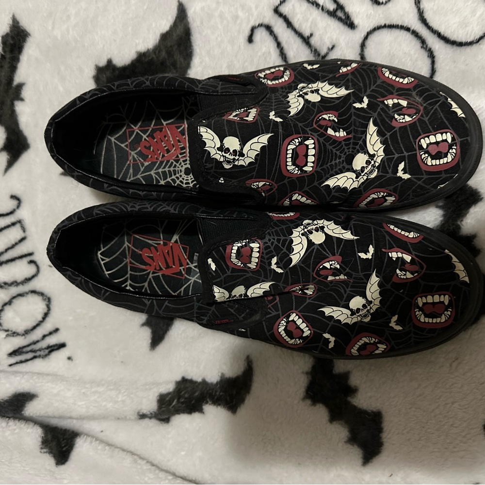 Vans Frights glow in the dark slip ons. Size 9.